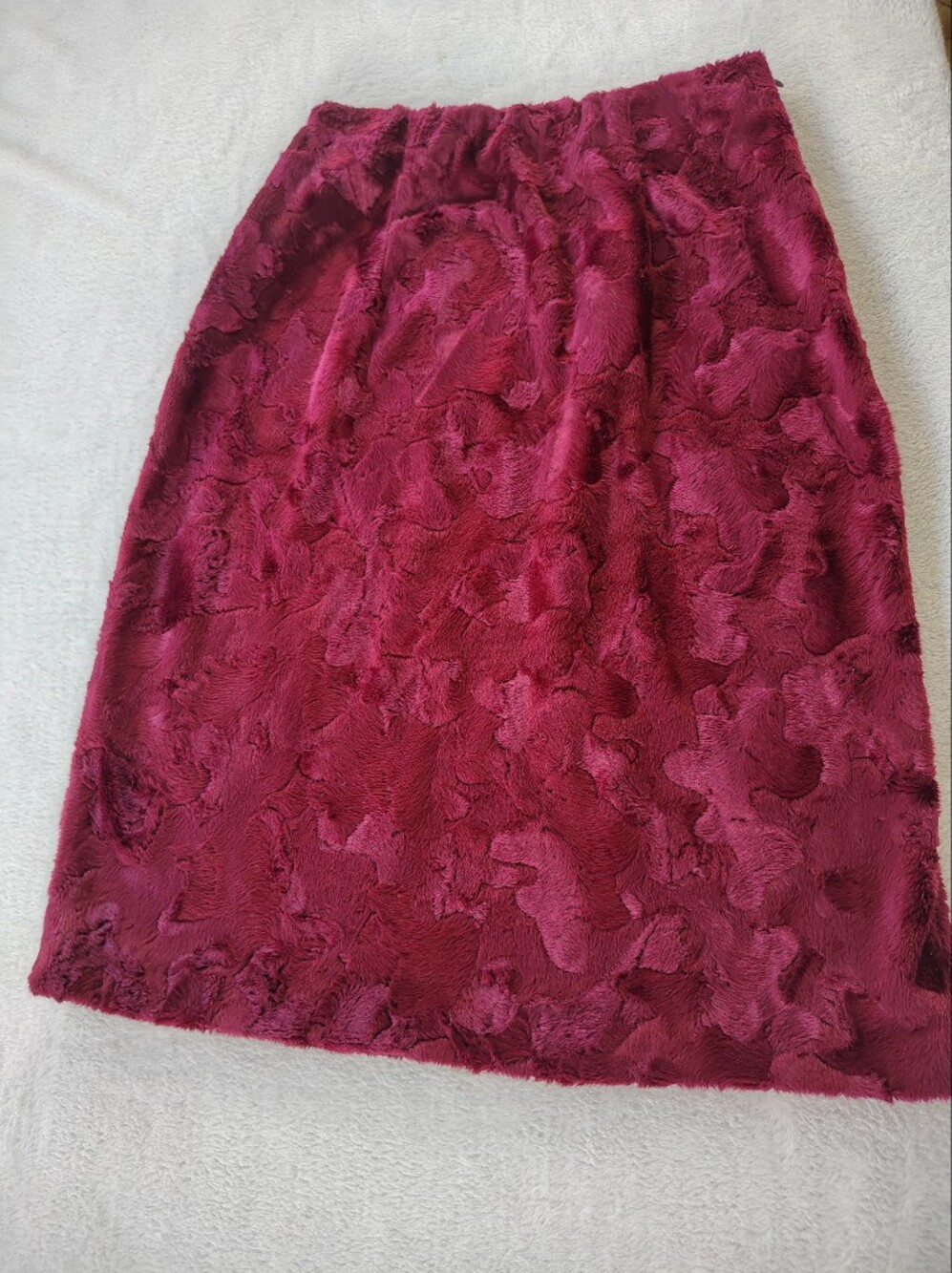 KL Concepts Plush Textured Mini Skirt in Burgundy